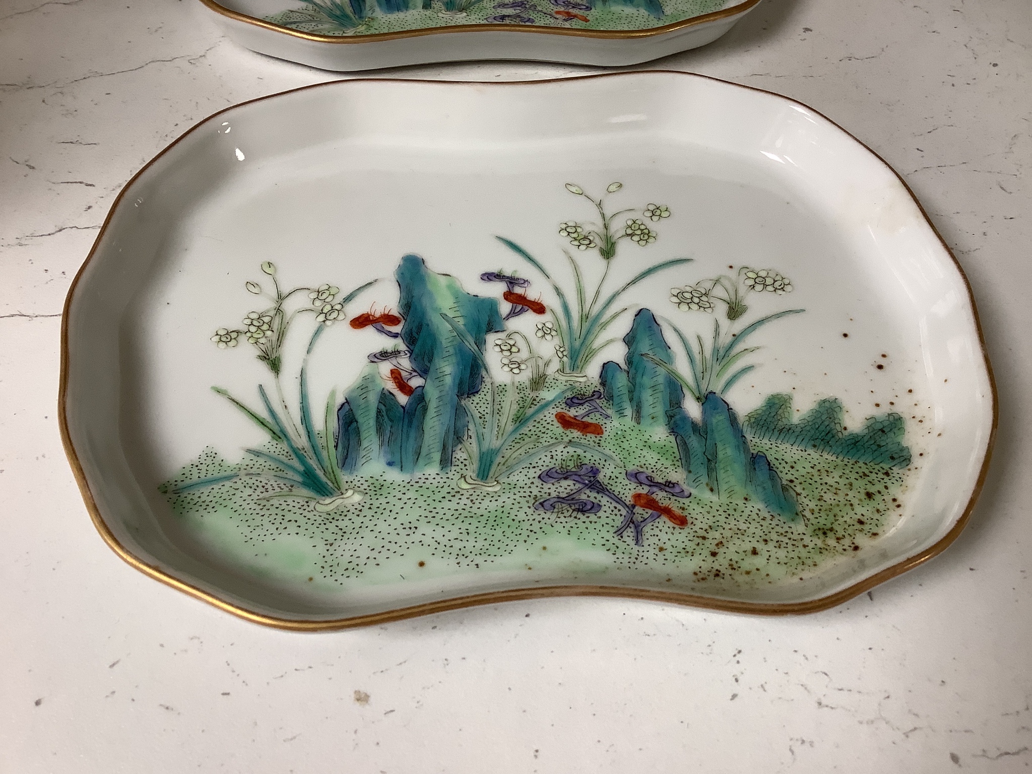 A pair of Chinese enamelled porcelain shaped dishes, length 17cm